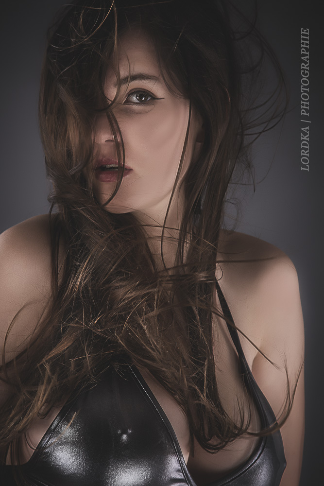 Lordka,Studio,Photostudio,Photoworkshop,Berlin,Akt,Nude,klassischer Akt,Foto Workshop,Mia,Modell,Shooting,Lack,Wetlook,Leggins,Wetlookleggins